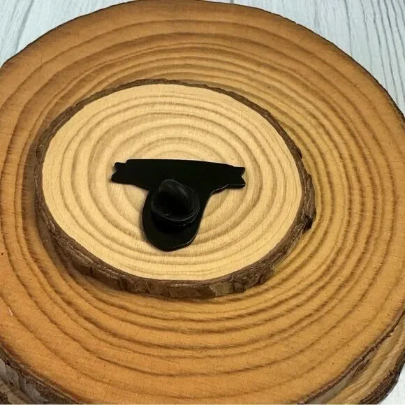 She Doesn’t Even Go Here Mean Girls Enamel Pin/ Brooch Lapel - Picture 4 of 5